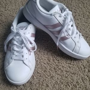 Womens Addias Sneakers